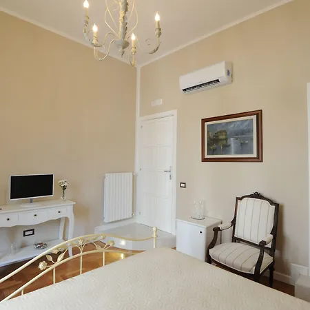 Residenza Borbonica 4* Nápoles