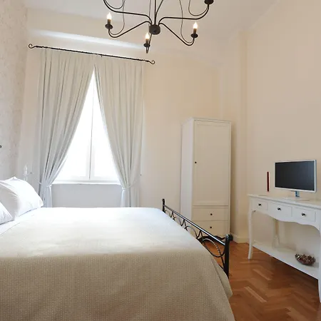 Residenza Borbonica Bed and breakfast Nápoles