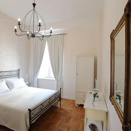 Residenza Borbonica 4* Nápoles