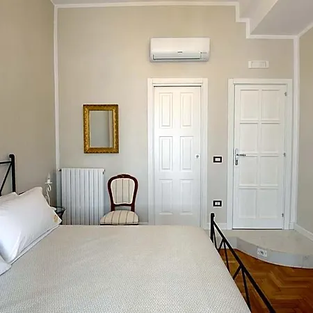Alojamento de Acomodação e Pequeno-almoço Residenza Borbonica
